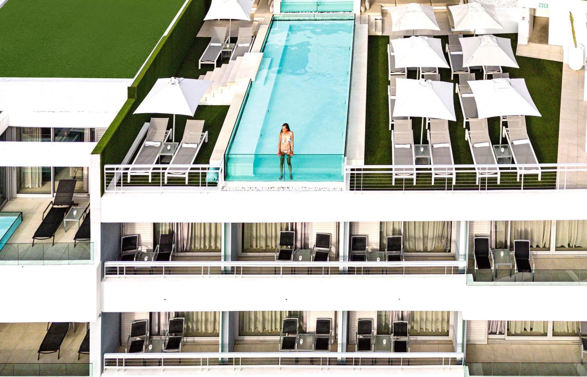 South Beach Camps Bay Boutique Hotel Kapské Město Exteriér fotografie The rooftop pool at the W Hotel