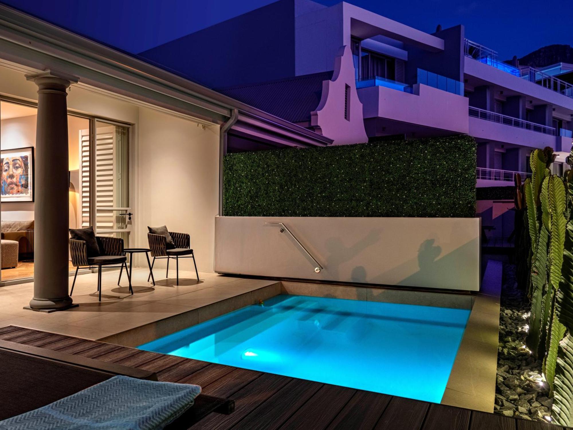 South Beach Camps Bay Boutique Hotel Kapské Město Exteriér fotografie A private pool at a hotel