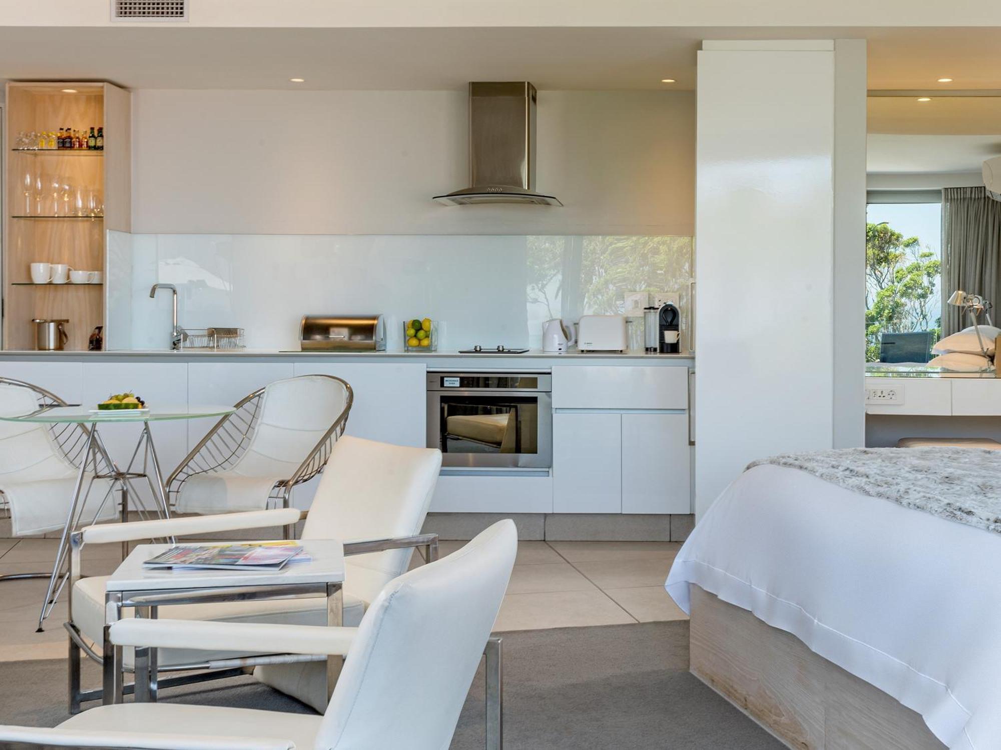 South Beach Camps Bay Boutique Hotel Kapské Město Exteriér fotografie A kitchen in a hotel suite