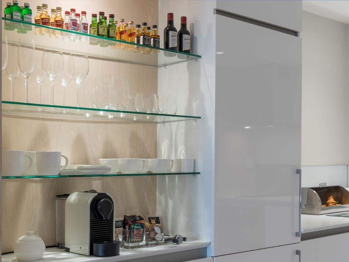South Beach Camps Bay Boutique Hotel Kapské Město Exteriér fotografie A kitchen with a Nespresso machine